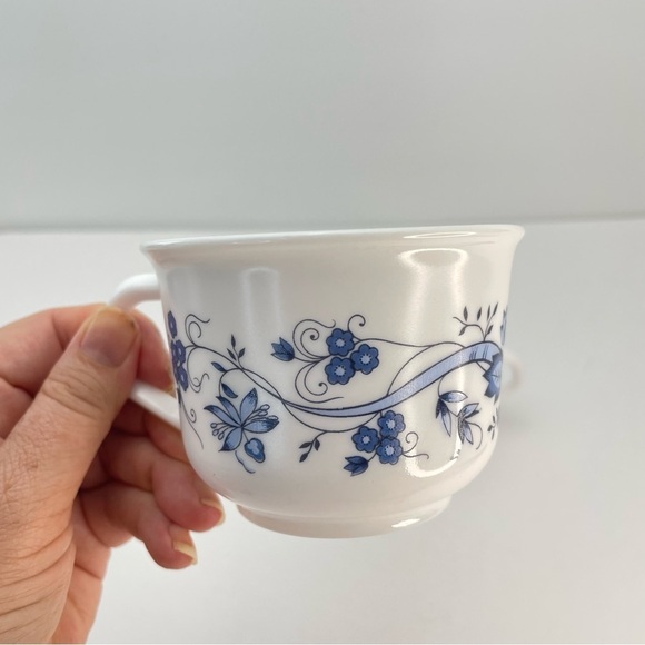 2 Vintage Arcopal France Coffee Mug Tea Cups Blue Onion Pattern Milk Glass - Picture 5 of 12